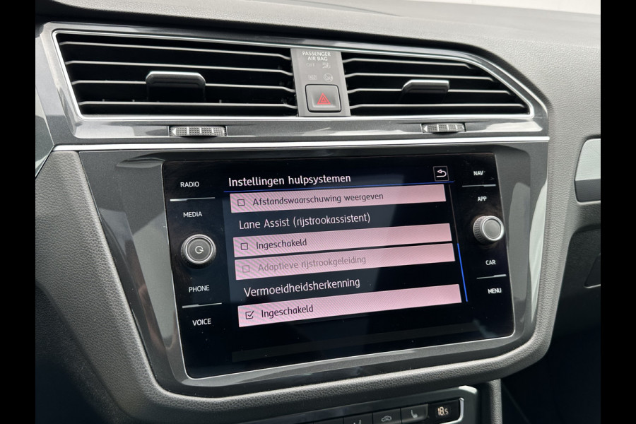 Volkswagen Tiguan 1.5 TSI ACT 150pk DSG R-Line | Pano dak | Leder Volkswagen Tiguan 1.5 TSI ACT 150pk DSG R-Line | Pano dak | Leder