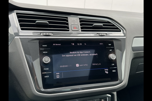 Volkswagen Tiguan 1.5 TSI ACT 150pk DSG R-Line | Pano dak | Leder Volkswagen Tiguan 1.5 TSI ACT 150pk DSG R-Line | Pano dak | Leder