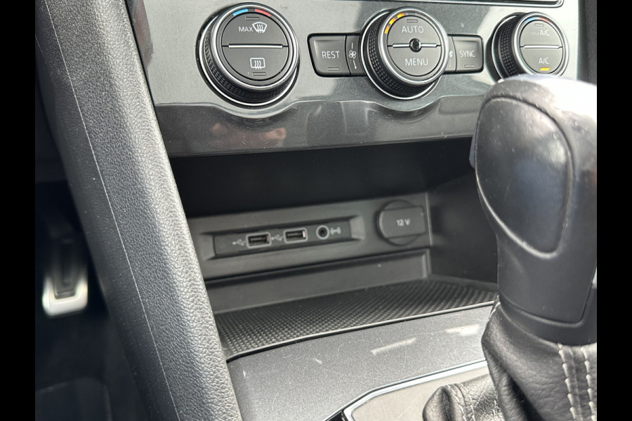 Volkswagen Tiguan 1.5 TSI ACT 150pk DSG R-Line | Pano dak | Leder Volkswagen Tiguan 1.5 TSI ACT 150pk DSG R-Line | Pano dak | Leder