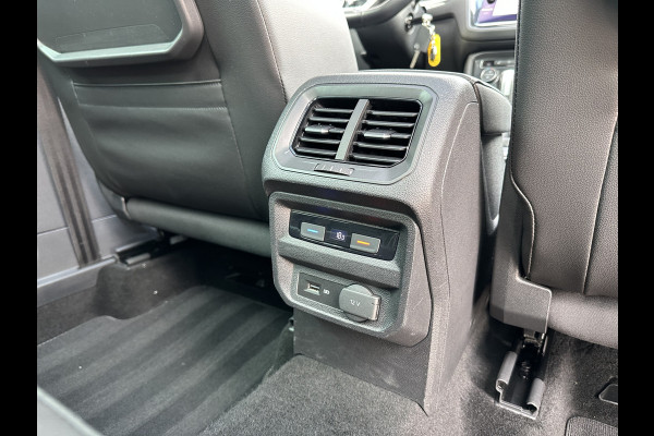 Volkswagen Tiguan 1.5 TSI ACT 150pk DSG R-Line | Pano dak | Leder Volkswagen Tiguan 1.5 TSI ACT 150pk DSG R-Line | Pano dak | Leder