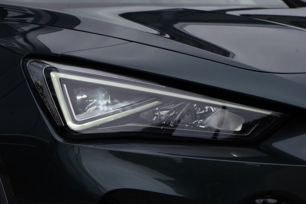 CUPRA Formentor 1.4 TSI e-Hybrid 204 PK Essential, Climate Control, Sfeerverlichting, Carplay