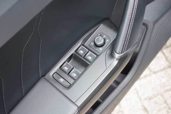 CUPRA Formentor 1.4 TSI e-Hybrid 204 PK Essential, Climate Control, Sfeerverlichting, Carplay