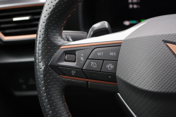 CUPRA Formentor 1.4 TSI e-Hybrid 204 PK Essential, Climate Control, Sfeerverlichting, Carplay