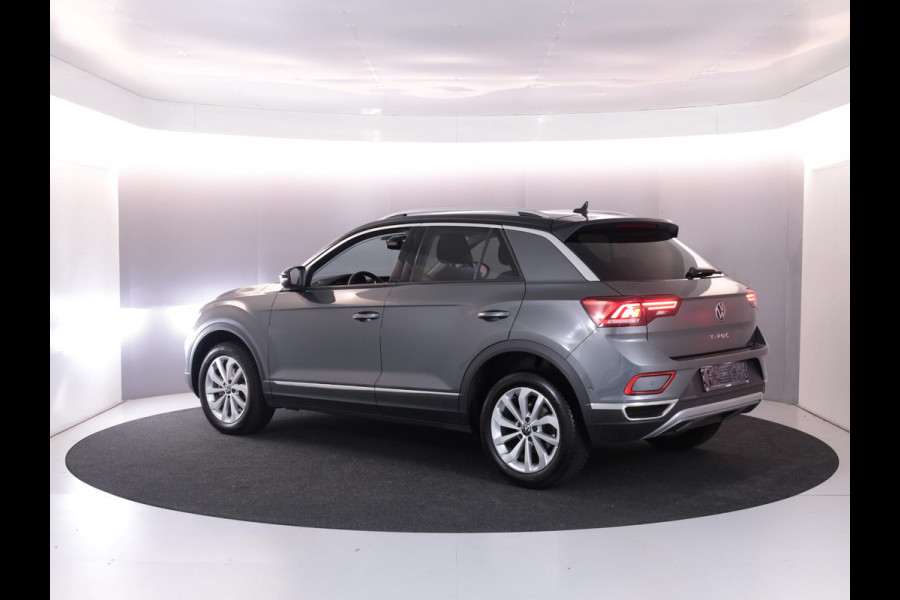 Volkswagen T-Roc 1.5 TSI Style 150 PK DSG | Trekhaak afneembaar | Navigatie | Stoel verwarming en massage | Alcantara |