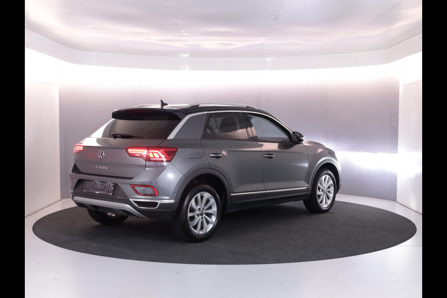 Volkswagen T-Roc 1.5 TSI Style 150 PK DSG | Trekhaak afneembaar | Navigatie | Stoel verwarming en massage | Alcantara |