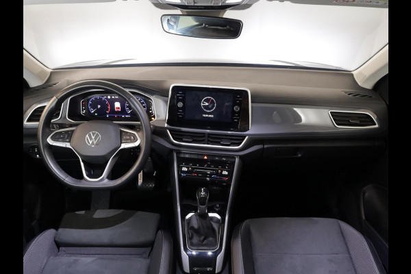 Volkswagen T-Roc 1.5 TSI Style 150 PK DSG | Trekhaak afneembaar | Navigatie | Stoel verwarming en massage | Alcantara |