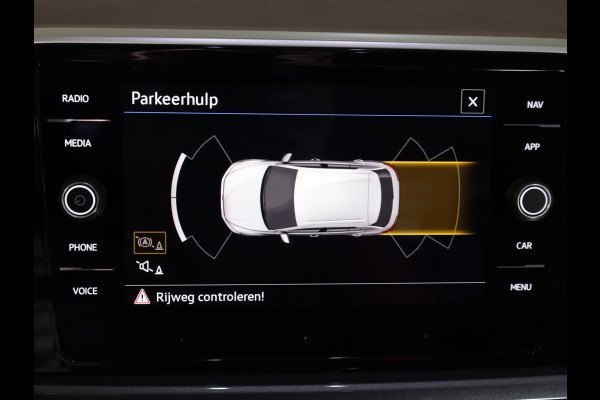 Volkswagen T-Roc 1.5 TSI Style 150 PK DSG | Trekhaak afneembaar | Navigatie | Stoel verwarming en massage | Alcantara |