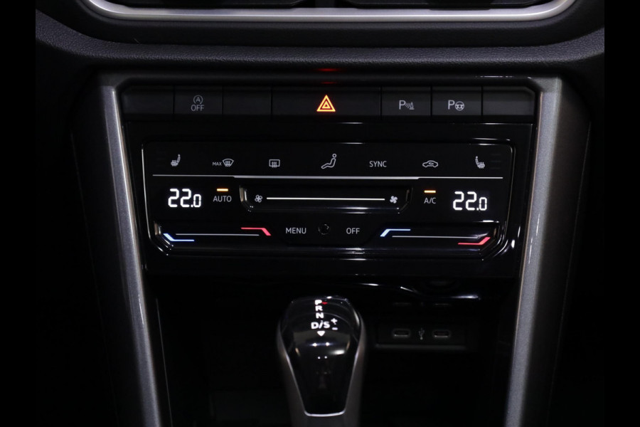 Volkswagen T-Roc 1.5 TSI Style 150 PK DSG | Trekhaak afneembaar | Navigatie | Stoel verwarming en massage | Alcantara |