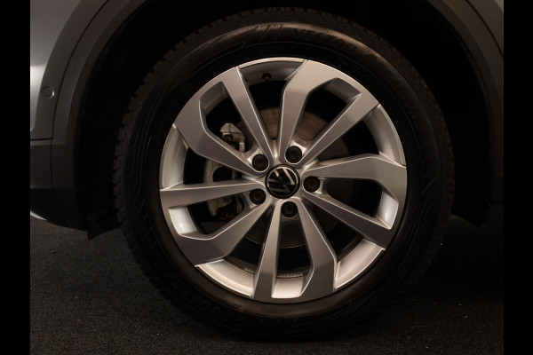 Volkswagen T-Roc 1.5 TSI Style 150 PK DSG | Trekhaak afneembaar | Navigatie | Stoel verwarming en massage | Alcantara |