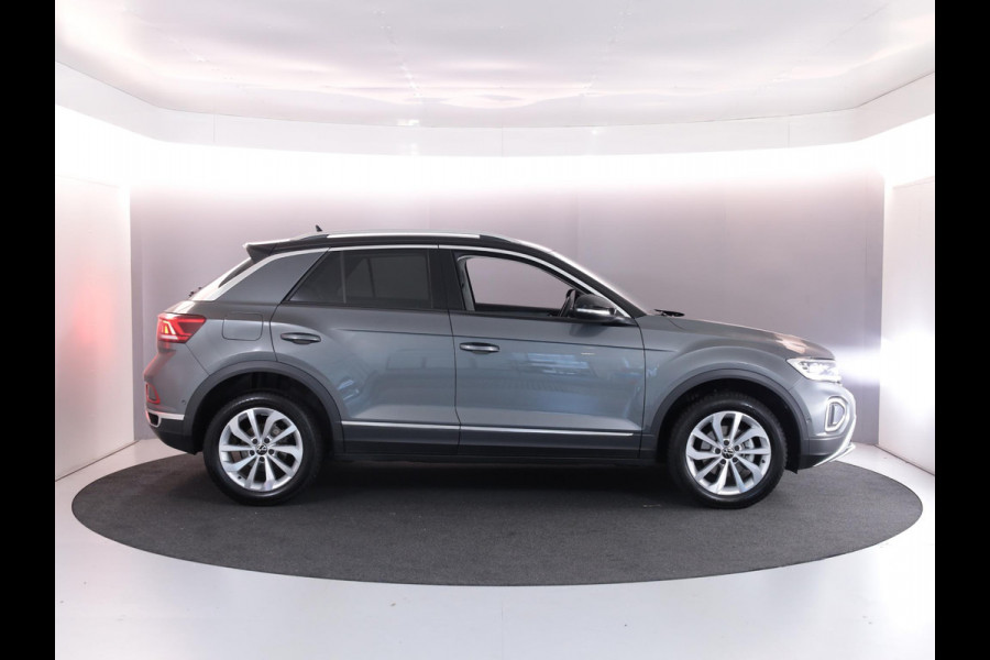 Volkswagen T-Roc 1.5 TSI Style 150 PK DSG | Trekhaak afneembaar | Navigatie | Stoel verwarming en massage | Alcantara |