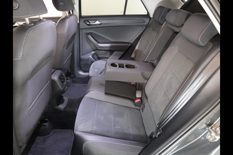 Volkswagen T-Roc 1.5 TSI Style 150 PK DSG | Trekhaak afneembaar | Navigatie | Stoel verwarming en massage | Alcantara |