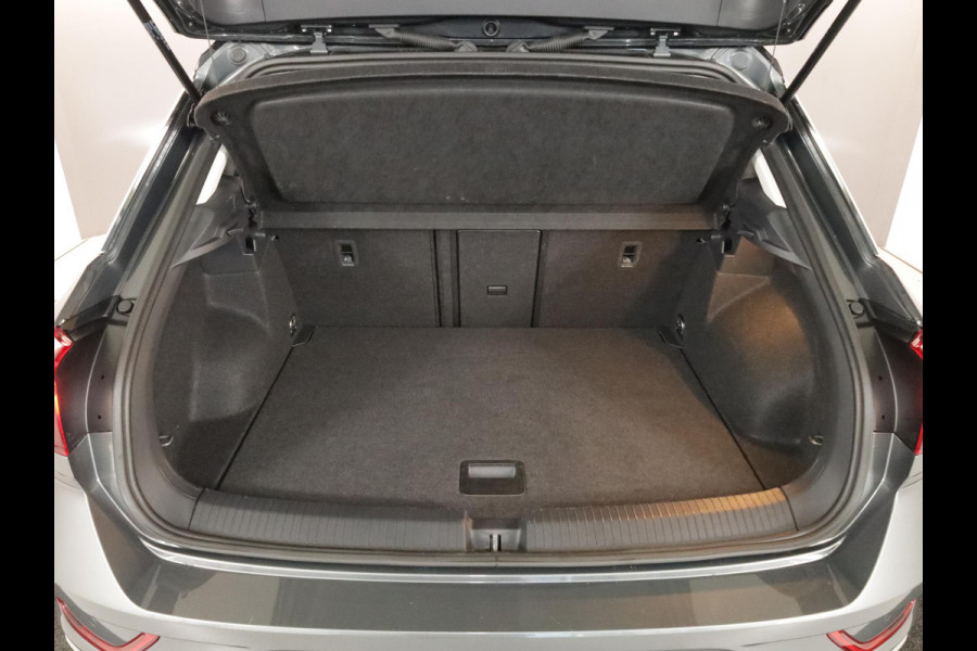 Volkswagen T-Roc 1.5 TSI Style 150 PK DSG | Trekhaak afneembaar | Navigatie | Stoel verwarming en massage | Alcantara |