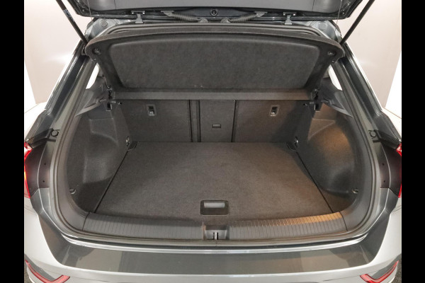Volkswagen T-Roc 1.5 TSI Style 150 PK DSG | Trekhaak afneembaar | Navigatie | Stoel verwarming en massage | Alcantara |
