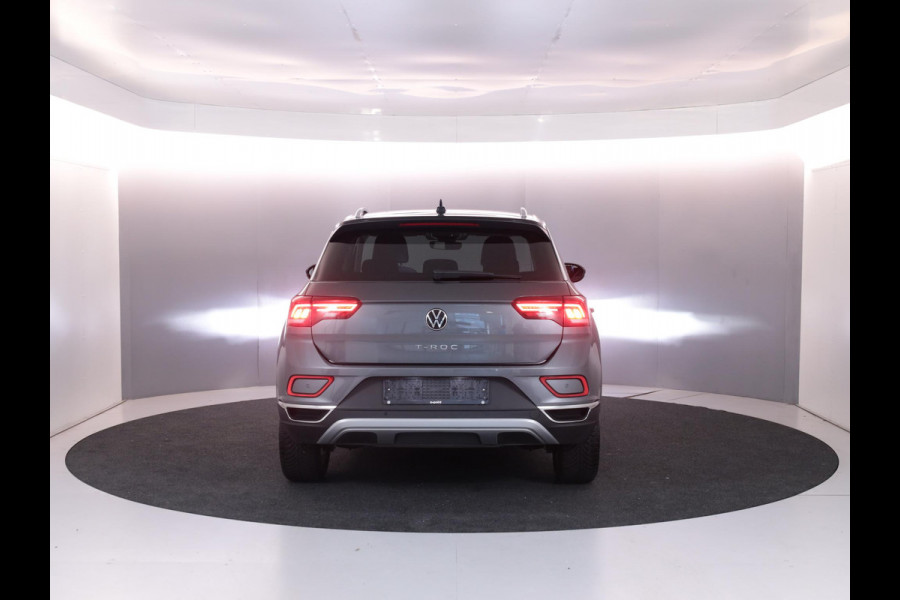 Volkswagen T-Roc 1.5 TSI Style 150 PK DSG | Trekhaak afneembaar | Navigatie | Stoel verwarming en massage | Alcantara |