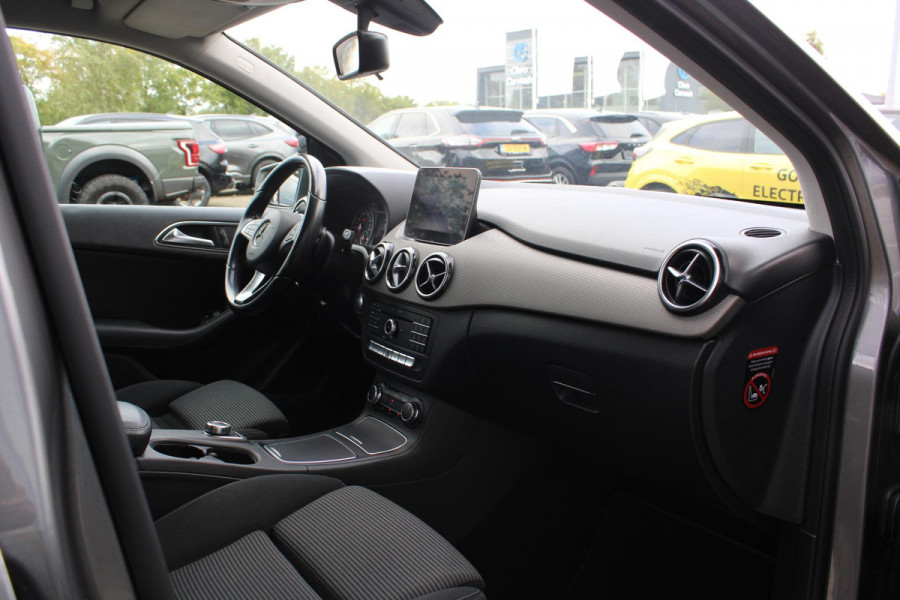 Mercedes-Benz B-Klasse 180 Ambition | Trekhaak | Goed Onderhouden! | Lichtmetalen Velgen | Airco | Cruise Control | Navigatie |