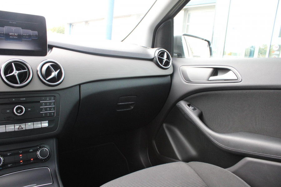 Mercedes-Benz B-Klasse 180 Ambition | Trekhaak | Goed Onderhouden! | Lichtmetalen Velgen | Airco | Cruise Control | Navigatie |