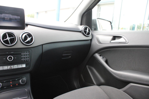 Mercedes-Benz B-Klasse 180 Ambition | Trekhaak | Goed Onderhouden! | Lichtmetalen Velgen | Airco | Cruise Control | Navigatie |