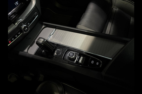 Volvo XC60 T8 Aut. R-Design Trekhaak 360Camera Leder 390pk