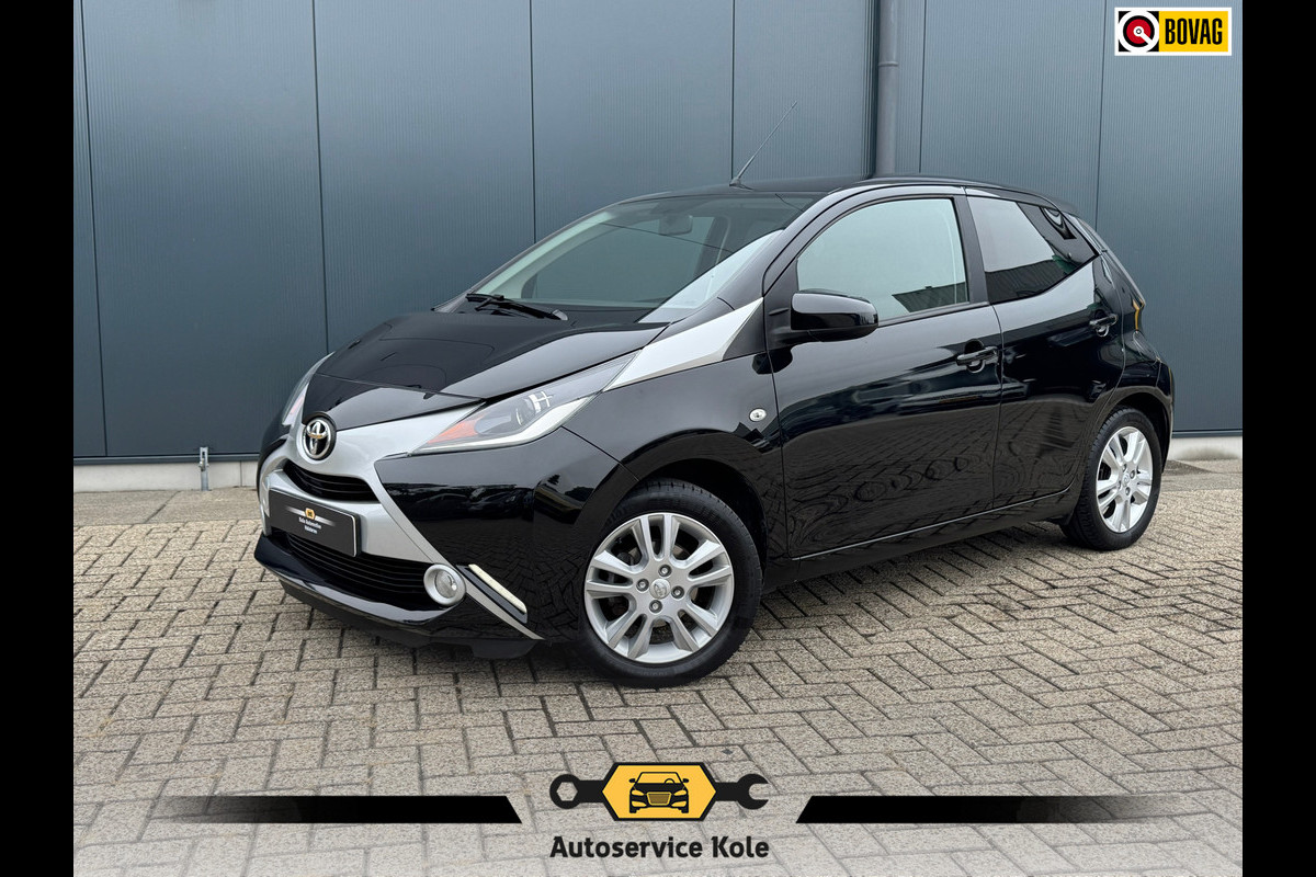 Toyota Aygo 1.0 VVT-i x-joy * Camera * Lichtmetalen Velgen * Bluetooth *