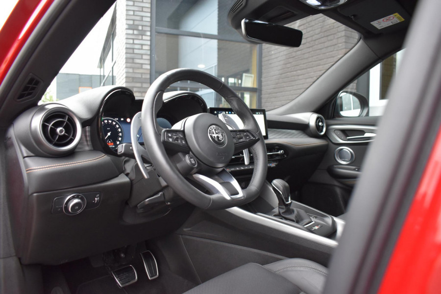 Alfa Romeo Tonale 1.5T Hybrid 160PK Aut. Veloce | Leder | 360 Camera | Harman Kardon | Stoelverw./koeling | Navi | Incl. garantie.