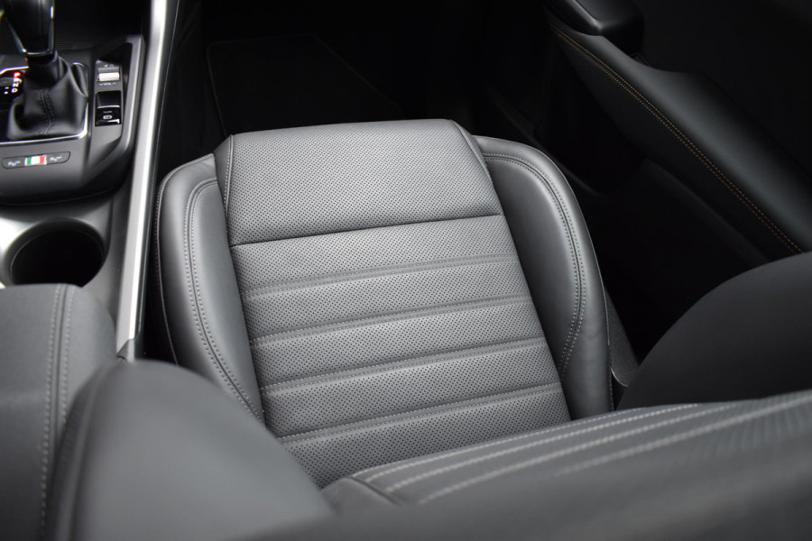 Alfa Romeo Tonale 1.5T Hybrid 160PK Aut. Veloce | Leder | 360 Camera | Harman Kardon | Stoelverw./koeling | Navi | Incl. garantie.
