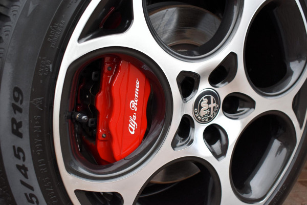 Alfa Romeo Tonale 1.5T Hybrid 160PK Aut. Veloce | Leder | 360 Camera | Harman Kardon | Stoelverw./koeling | Navi | Incl. garantie.