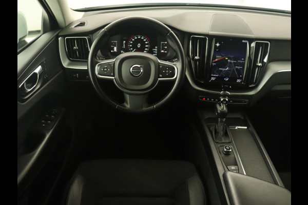 Volvo XC60 2.0 D4 Momentum | Carplay | Camera | Climate control | Navigatie | Cruise control | Full LED | LMV 17 inch | Lane assist