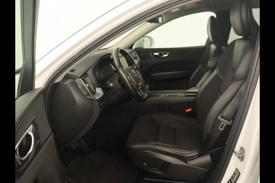 Volvo XC60 2.0 D4 Momentum | Carplay | Camera | Climate control | Navigatie | Cruise control | Full LED | LMV 17 inch | Lane assist
