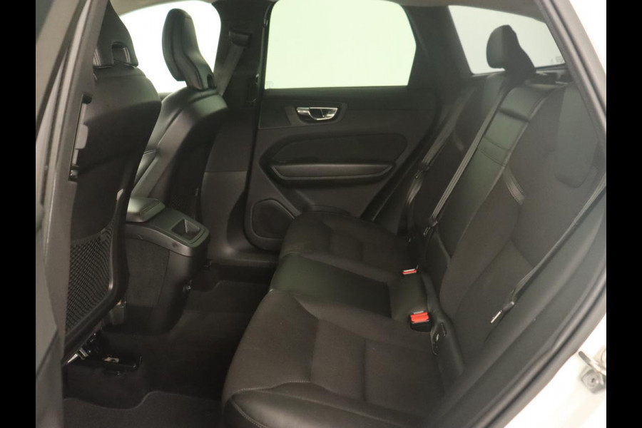 Volvo XC60 2.0 D4 Momentum | Carplay | Camera | Climate control | Navigatie | Cruise control | Full LED | LMV 17 inch | Lane assist