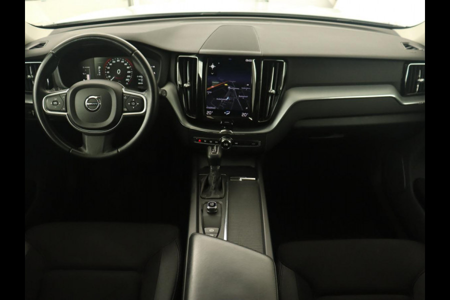 Volvo XC60 2.0 D4 Momentum | Carplay | Camera | Climate control | Navigatie | Cruise control | Full LED | LMV 17 inch | Lane assist