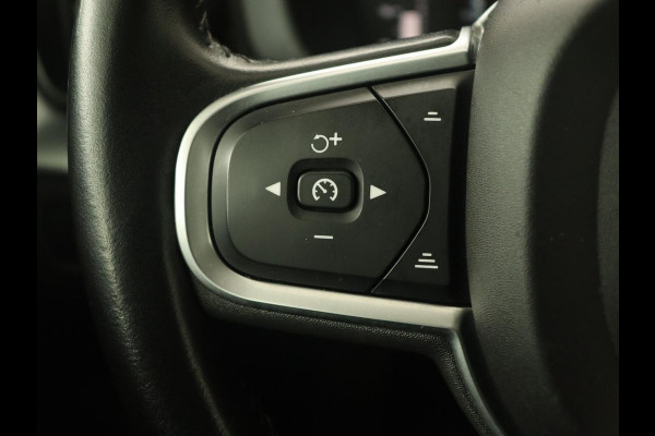 Volvo XC60 2.0 D4 Momentum | Carplay | Camera | Climate control | Navigatie | Cruise control | Full LED | LMV 17 inch | Lane assist