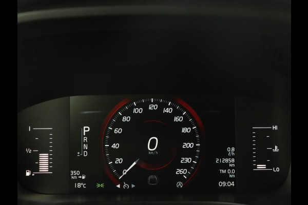 Volvo XC60 2.0 D4 Momentum | Carplay | Camera | Climate control | Navigatie | Cruise control | Full LED | LMV 17 inch | Lane assist