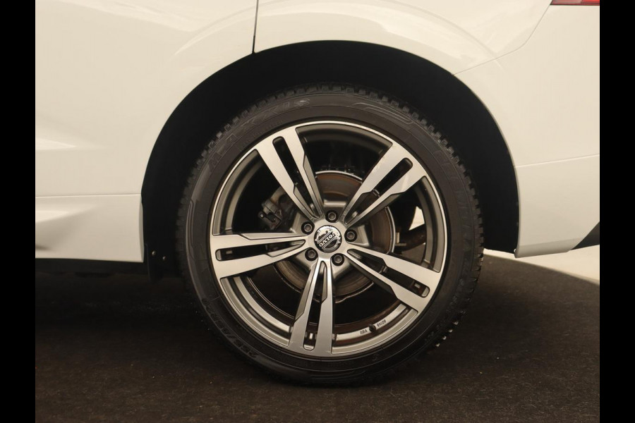 Volvo XC60 2.0 D4 Momentum | Carplay | Camera | Climate control | Navigatie | Cruise control | Full LED | LMV 17 inch | Lane assist