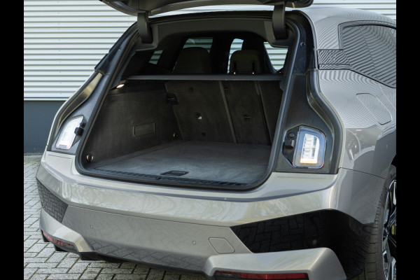BMW iX M60 High Executive - Pano - Trekhaak - 112kWh