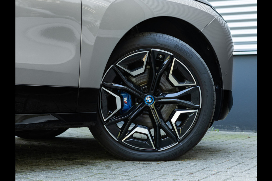 BMW iX M60 High Executive - Pano - Trekhaak - 112kWh