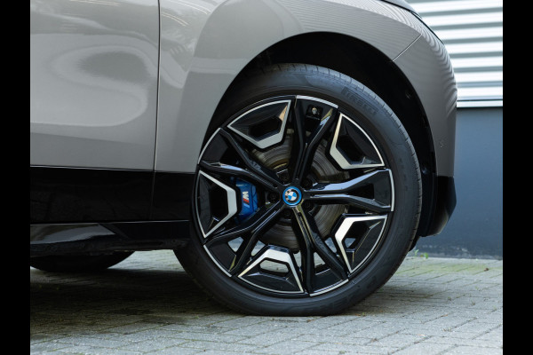 BMW iX M60 High Executive - Pano - Trekhaak - 112kWh