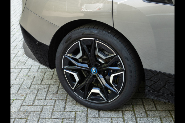 BMW iX M60 High Executive - Pano - Trekhaak - 112kWh