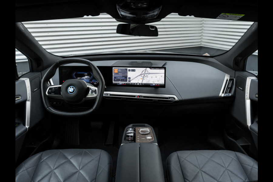 BMW iX M60 High Executive - Pano - Trekhaak - 112kWh