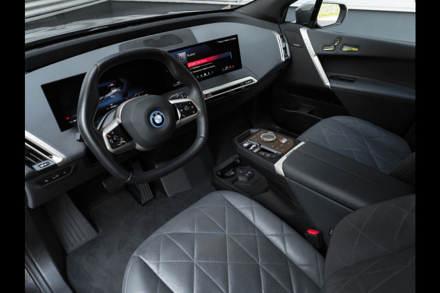 BMW iX M60 High Executive - Pano - Trekhaak - 112kWh