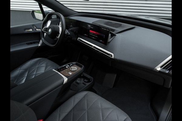 BMW iX M60 High Executive - Pano - Trekhaak - 112kWh