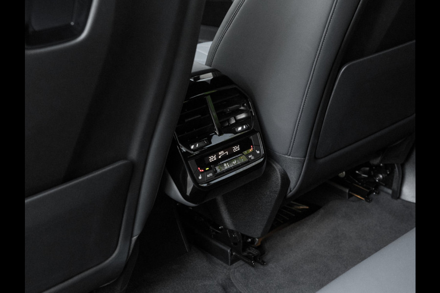 BMW iX M60 High Executive - Pano - Trekhaak - 112kWh