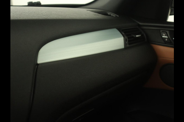 BMW X3 sDrive20i High Executive | M Sport | Panoramadak | Carplay | Trekhaak | Leder | Sportstoelen | Camera | Stoelverwarming | Xenon | Navigatie | 19'' lichtmetalen velgen