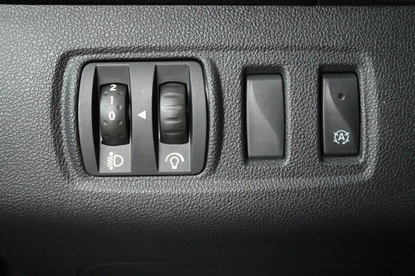 Renault Clio Estate 0.9 TCe Intens Sport (NAVIGATIE, CLIMA, PARKEERSENSOREN, LED, STUURBEDIENING)
