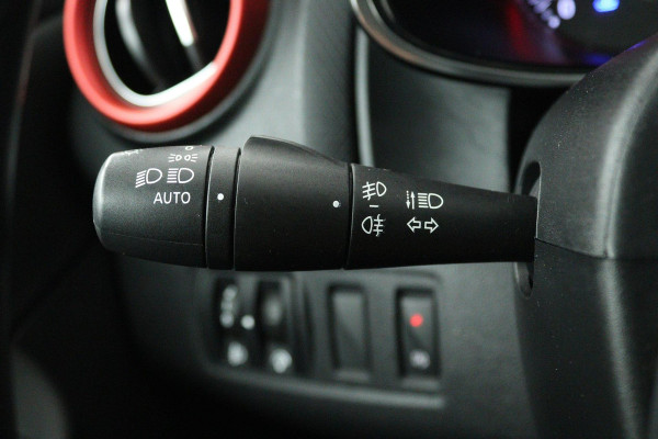 Renault Clio Estate 0.9 TCe Intens Sport (NAVIGATIE, CLIMA, PARKEERSENSOREN, LED, STUURBEDIENING)