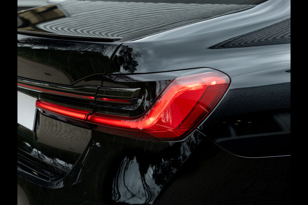 BMW 7 Serie 740d xDrive M-Sport - Dak - Active Steering - Standkachel - Massagezetels