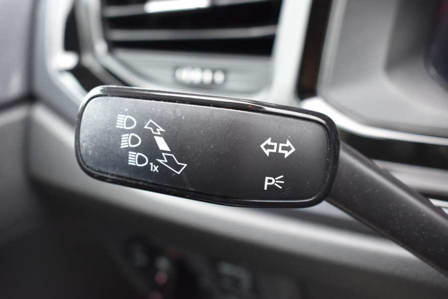 Volkswagen Polo 1.0 TSI Highline Business R / Parkassist / Adap. Cruise / Navigatie /