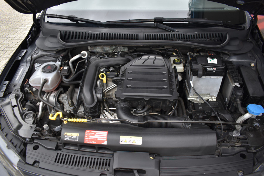Volkswagen Polo 1.0 TSI Highline Business R / Parkassist / Adap. Cruise / Navigatie /
