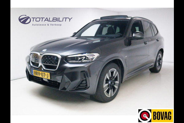 BMW iX3 M-Sport Shadowline 80 kWh 286 PK | Pano | Leer | Elect. stoelen best. met geh. | Camera | Parkeerassistent pakket Licht- en regensensor, PDC, Sportstoelen, Stoelverwarming, Led, Camera, Privacy glas