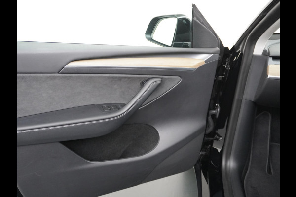 Tesla Model Y RWD LFP Warmtepomp Leder Panoramadak Memory Stoel+Stuurverwarming Camera's Navi Ecc Dog-Kampeer Modus Elek.Achterklep AMD Ryzen™ Processor Premium Audio 1e Eigenaar Origineel Nederlandse Auto
