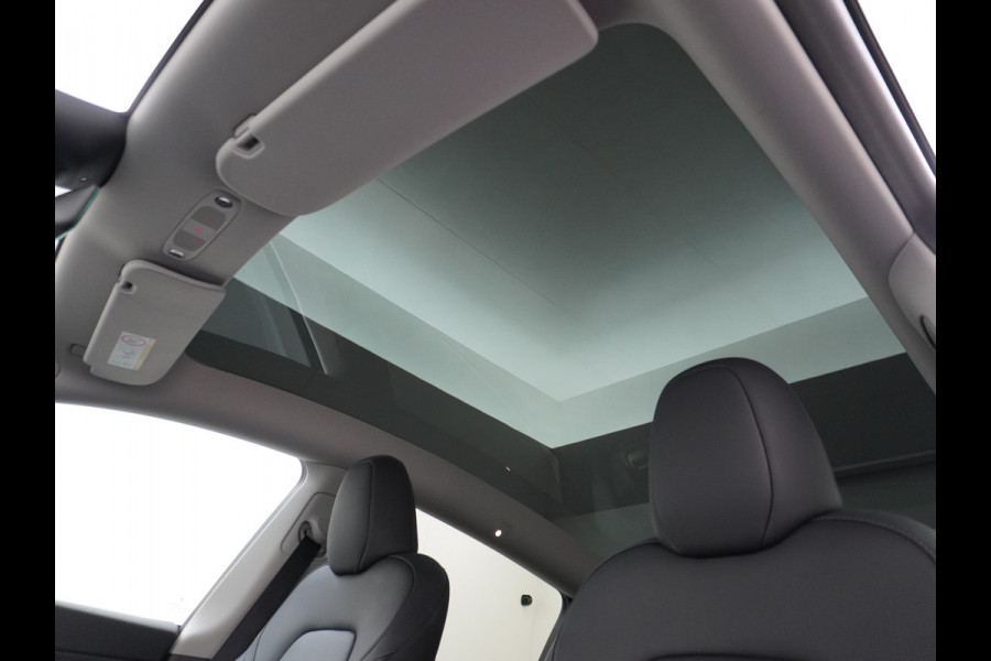 Tesla Model Y RWD LFP Warmtepomp Leder Panoramadak Memory Stoel+Stuurverwarming Camera's Navi Ecc Dog-Kampeer Modus Elek.Achterklep AMD Ryzen™ Processor Premium Audio 1e Eigenaar Origineel Nederlandse Auto